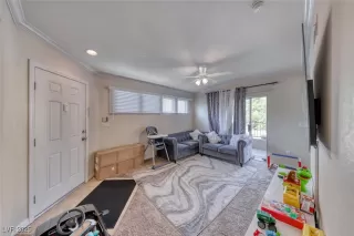 Photo #5: 2743617 Listing 