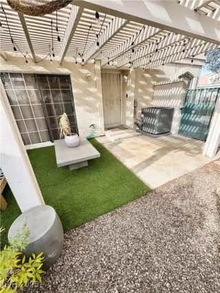 Photo #2: 2743640 Listing 