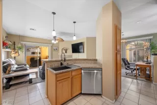 Photo #5: 2743754 Listing