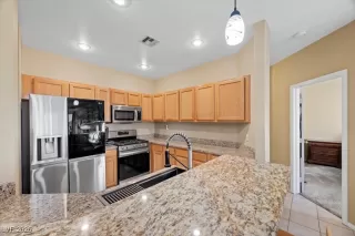 Photo #6: 2743754 Listing