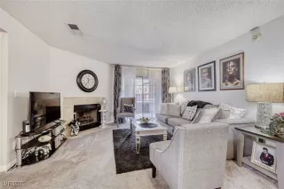 Photo #3: 2743821 Listing