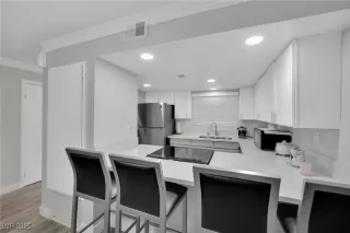 Photo #6: 2743830 Listing