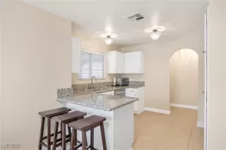 Photo #5: 2743867 Listing 