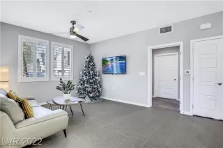 Photo #5: 2743875 Listing