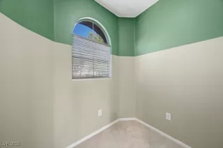 Photo #4: 2743891 Listing