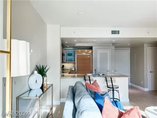 Photo #5: 2743926 Listing