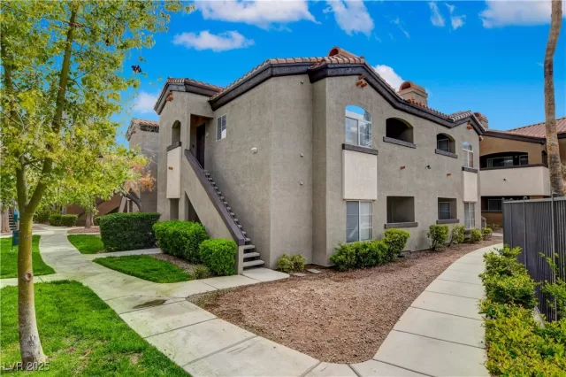 MLS: 2744004 Condo For Sale