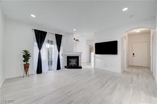 Photo #3: 2744004 Listing