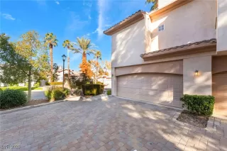 Photo #3: 2744038 Listing