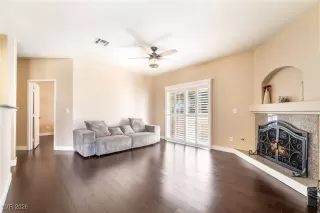 Photo #4: 2744038 Listing