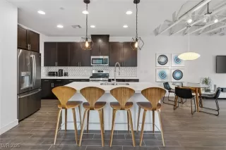 Photo #1: 2744185 Listing 