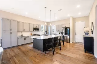 Photo #4: 2744248 Listing 