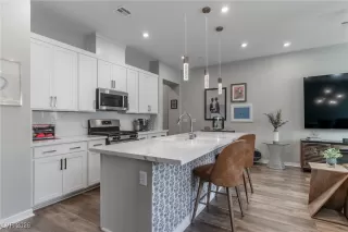 Photo #5: 2744286 Listing 