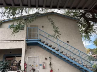 Photo #2: 2744388 Listing