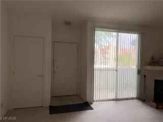 Photo #4: 2744388 Listing