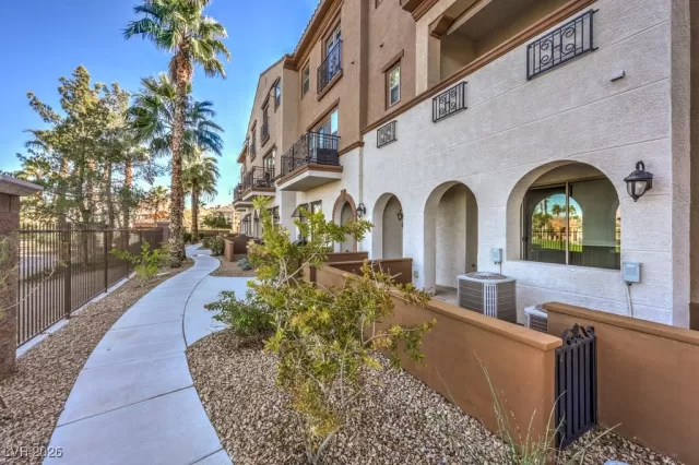 MLS: 2744565 Condo For Sale