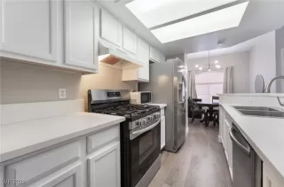 Photo #3: 2744597 Listing 