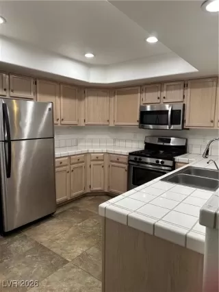 Photo #4: 2744608 Listing 