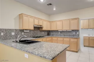 Photo #6: 2744672 Listing