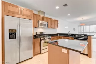 Photo #4: 2744703 Listing