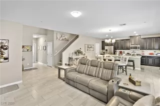 Photo #5: 2744726 Listing 