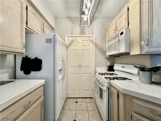 Photo #4: 2744806 Listing 