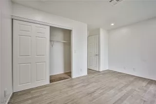 Photo #5: 2744879 Listing 