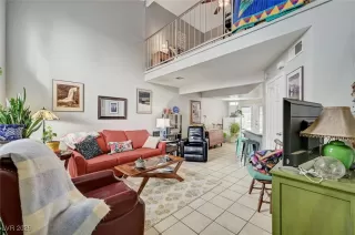 Photo #4: 2744908 Listing