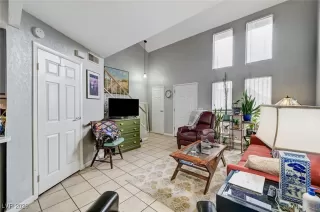 Photo #6: 2744908 Listing