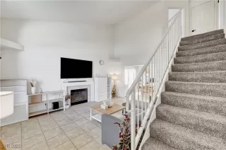 Photo #3: 2744913 Listing