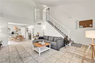 Photo #5: 2744913 Listing