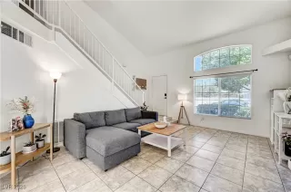 Photo #6: 2744913 Listing