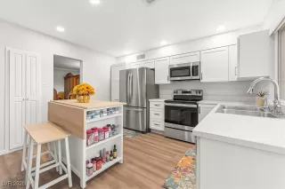 Photo #6: 2744940 Listing 