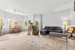 Photo #6: 2745020 Listing