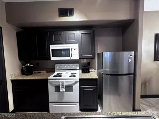 Photo #5: 2745055 Listing 