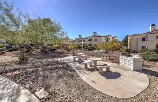 Photo #6: 2745067 Listing