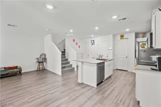 Photo #5: 2745123 Listing 