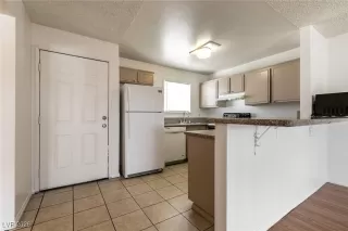 Photo #5: 2745150 Listing 