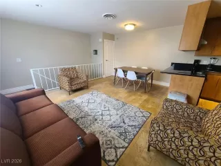 Photo #5: 2745162 Listing