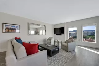 Photo #4: 2745242 Listing