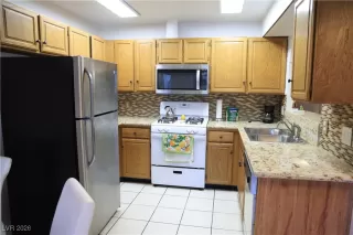 Photo #4: 2745293 Listing 