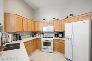 Photo #5: 2745301 Listing 