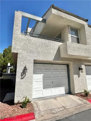 Photo #3: 2745722 Listing