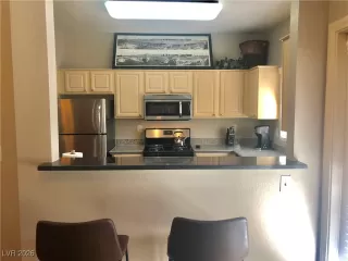 Photo #3: 2745723 Listing