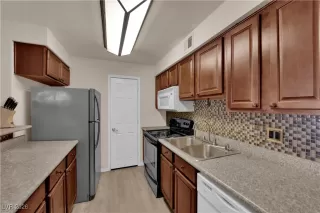 Photo #5: 2745733 Listing 