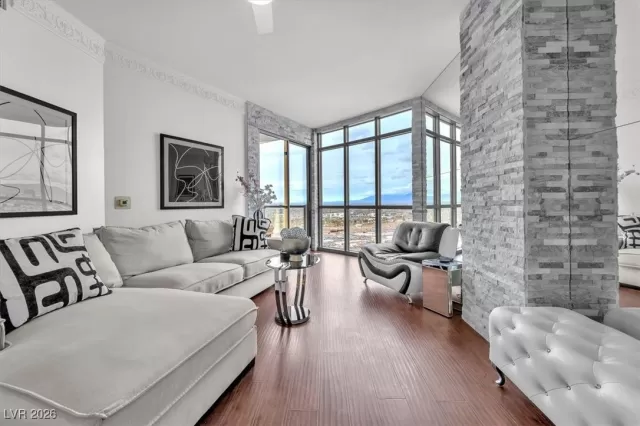 MLS: 2745761 Condo For Sale