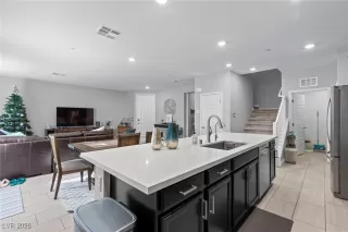 Photo #2: 2745896 Listing