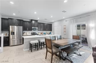 Photo #3: 2745896 Listing