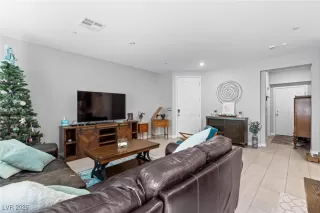 Photo #6: 2745896 Listing