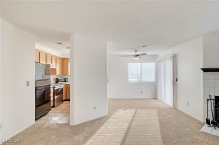 Photo #4: 2745933 Listing